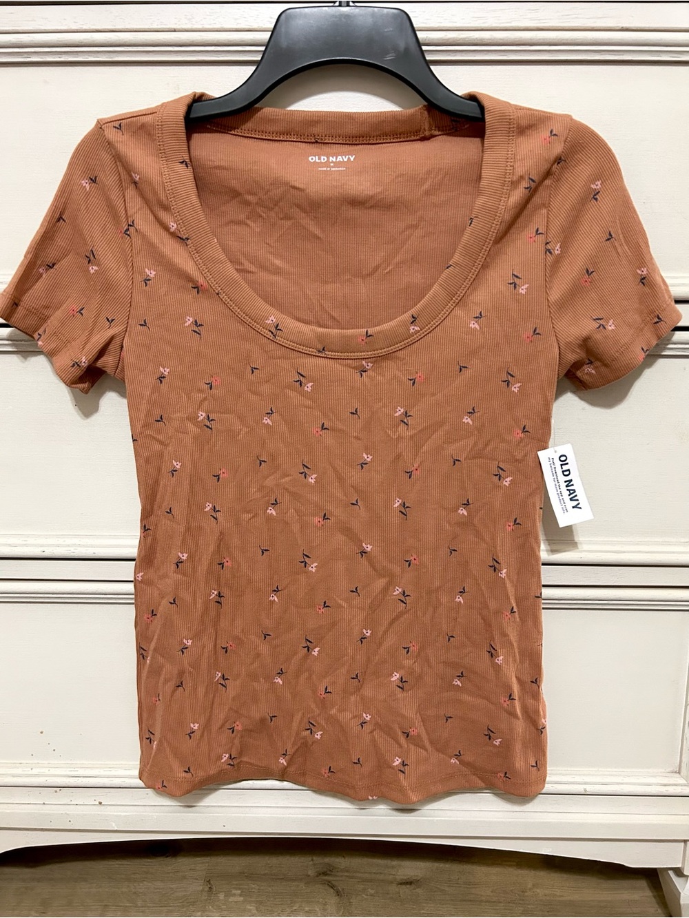 Old Navy Rust Short Sleeve Scoop Neck Ribbed Tee with Mini Floral Print